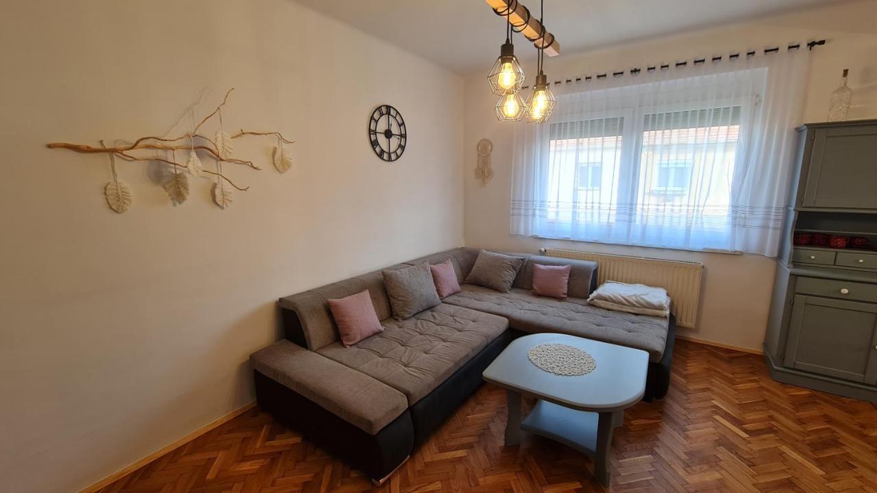 Ri-Jo Apartman 莫哈奇 外观 照片
